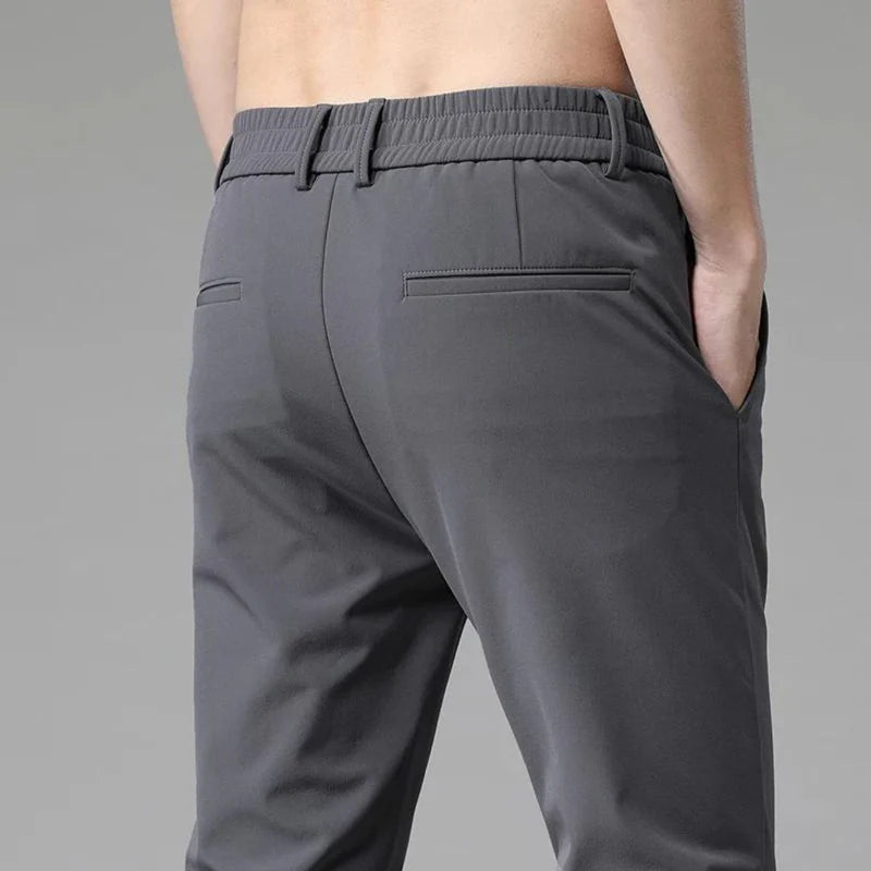 Mannen | Broek met een subtiele textuur en een sluiting aan de voorkant