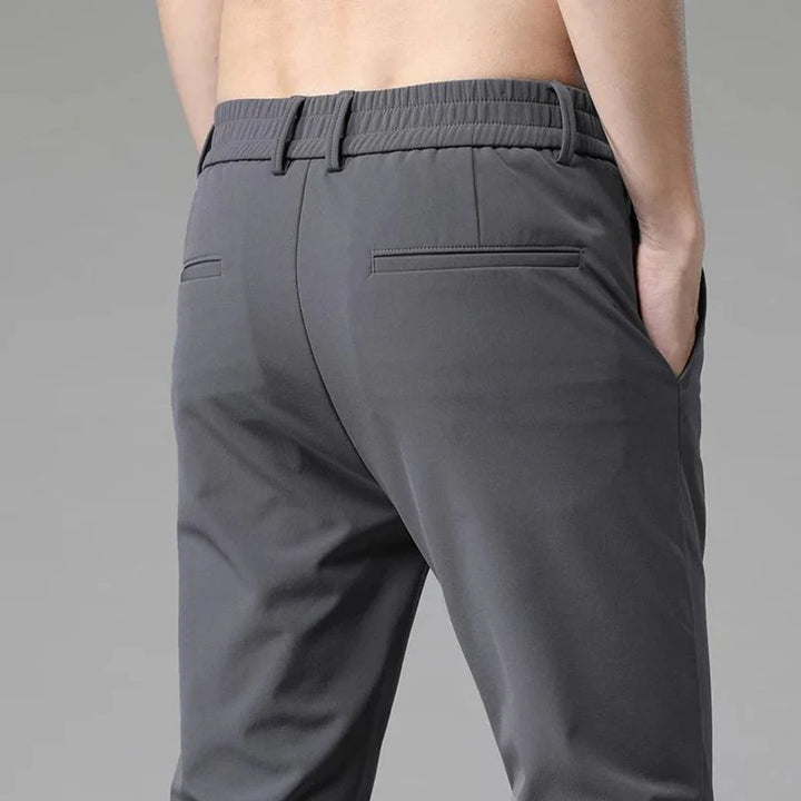 Mannen | Broek met een subtiele textuur en een sluiting aan de voorkant