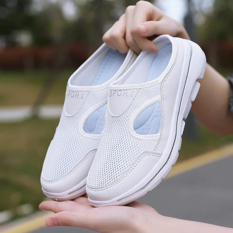 Mannen | Slippers met subtiele open zijkanten en rechte pasvorm