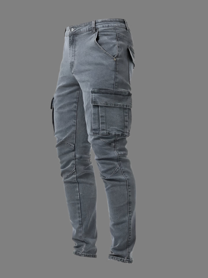 Mannen | Strakke cargojeans met nette afwerking en zijzakken